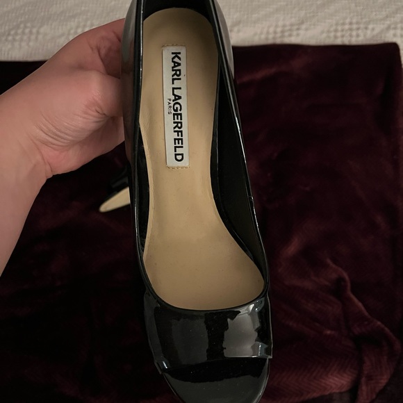 NWT Karl Lagerfeld Black Patent Open Toe Pumps with Pearl Details - Picture 2 of 5